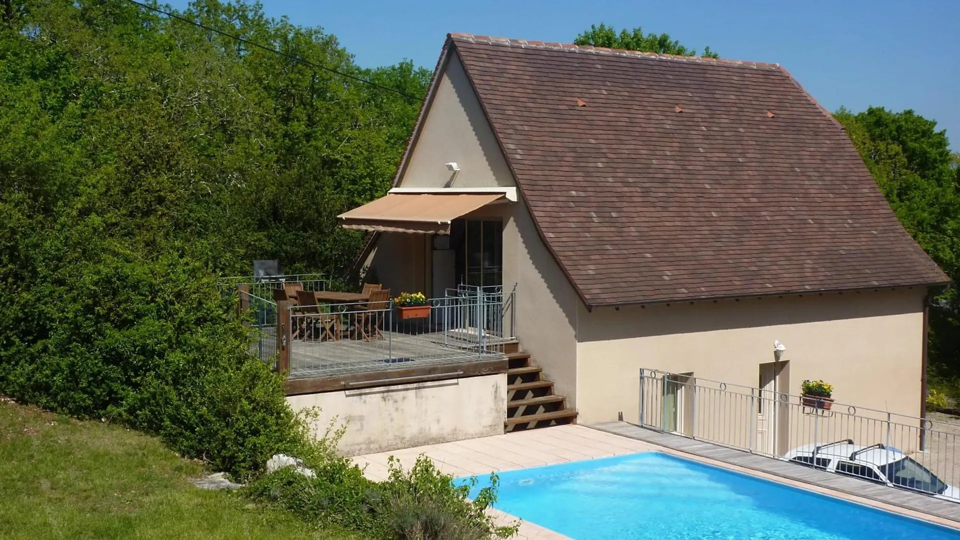 Maison Spacieuse A Loubressac Avec Piscine Privee