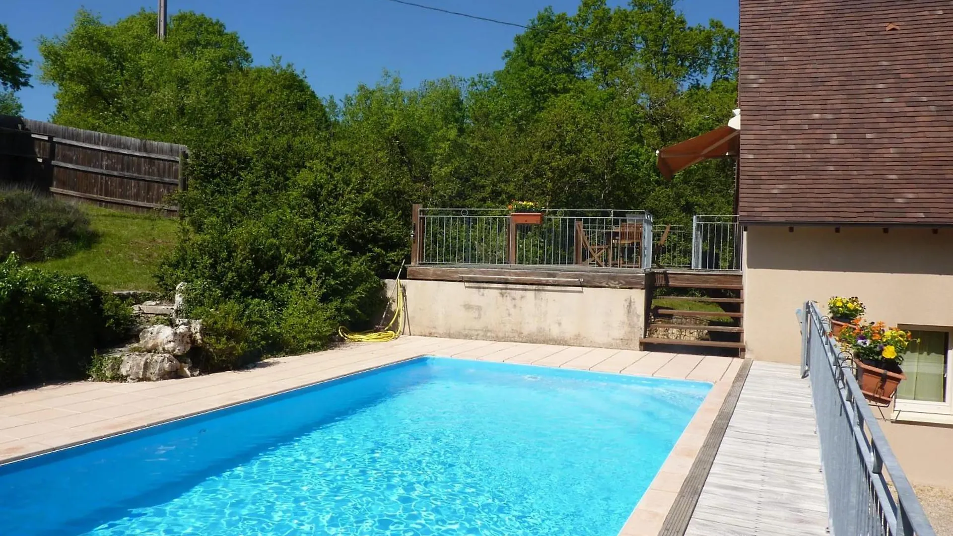 Maison Spacieuse A Loubressac Avec Piscine Privee